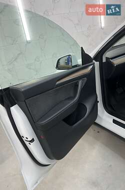 Внедорожник / Кроссовер Tesla Model Y 2024 в 