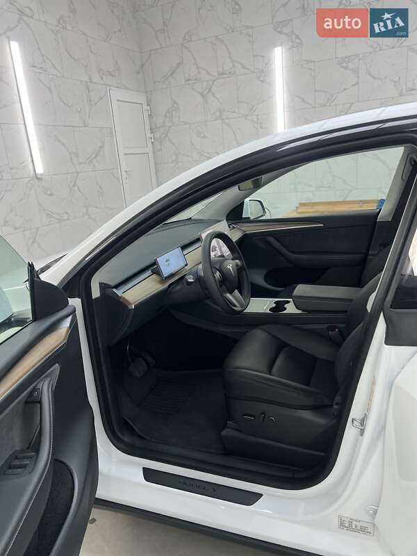 Внедорожник / Кроссовер Tesla Model Y 2024 в Могилев-Подольске