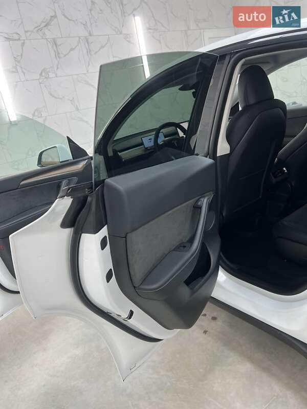 Внедорожник / Кроссовер Tesla Model Y 2024 в Могилев-Подольске