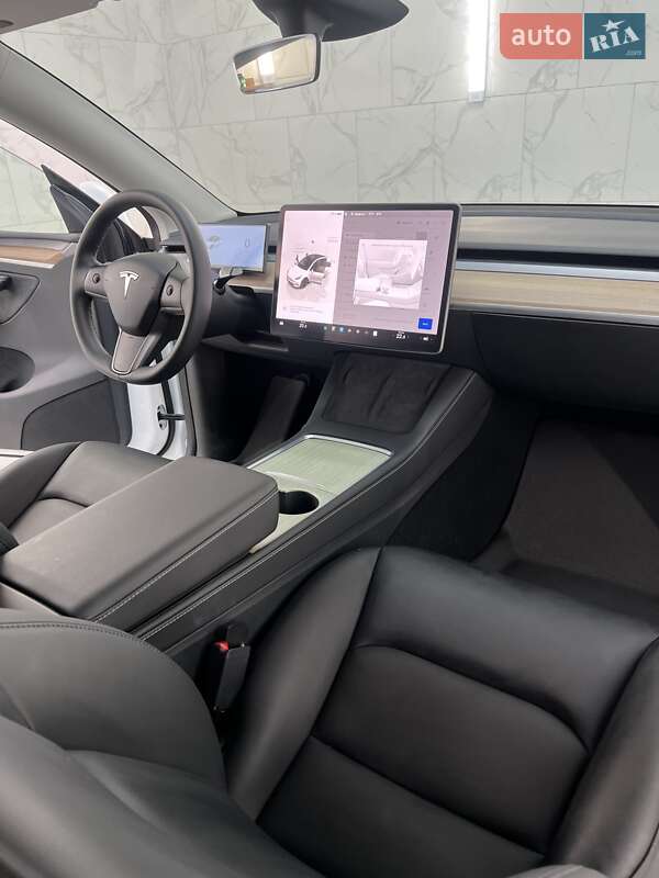 Внедорожник / Кроссовер Tesla Model Y 2024 в Могилев-Подольске