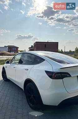 Внедорожник / Кроссовер Tesla Model Y 2023 в 