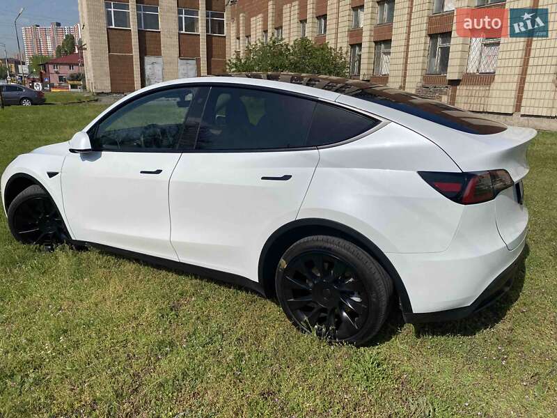 Внедорожник / Кроссовер Tesla Model Y 2023 в Киеве