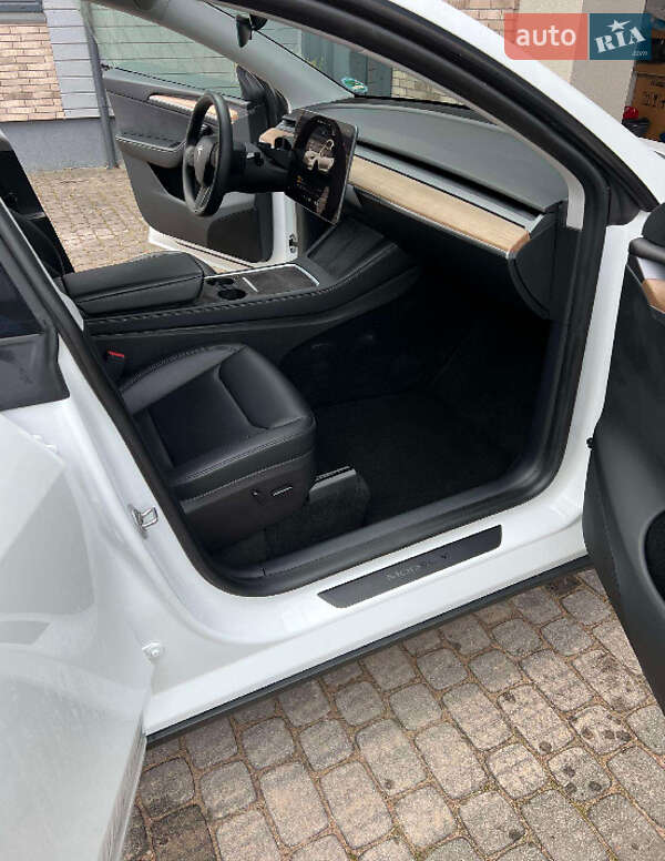 Внедорожник / Кроссовер Tesla Model Y 2022 в Черновцах