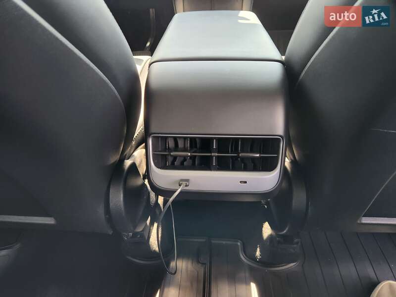 Внедорожник / Кроссовер Tesla Model Y 2022 в Львове