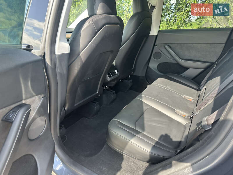 Внедорожник / Кроссовер Tesla Model Y 2023 в Ровно
