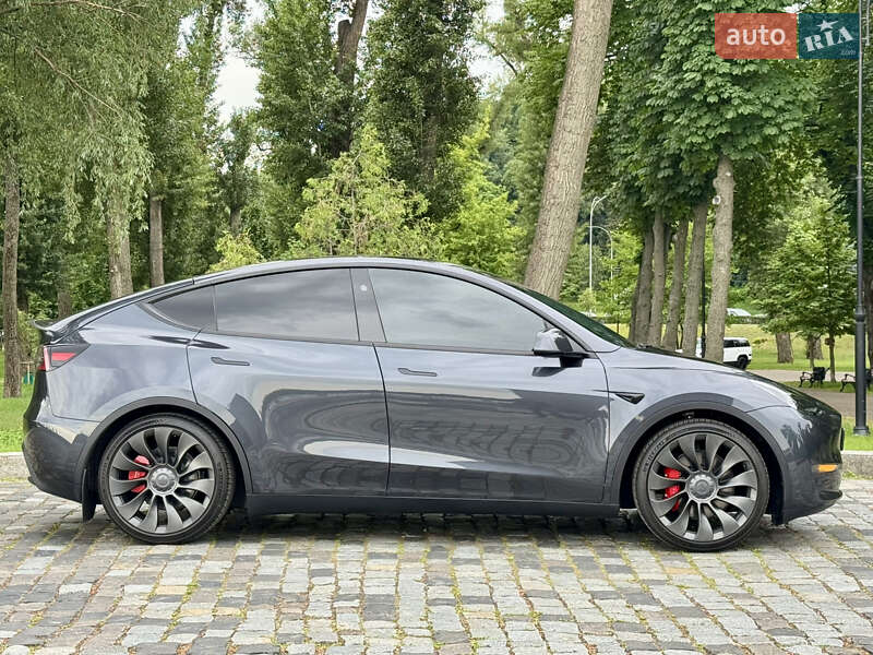 Внедорожник / Кроссовер Tesla Model Y 2024 в Киеве