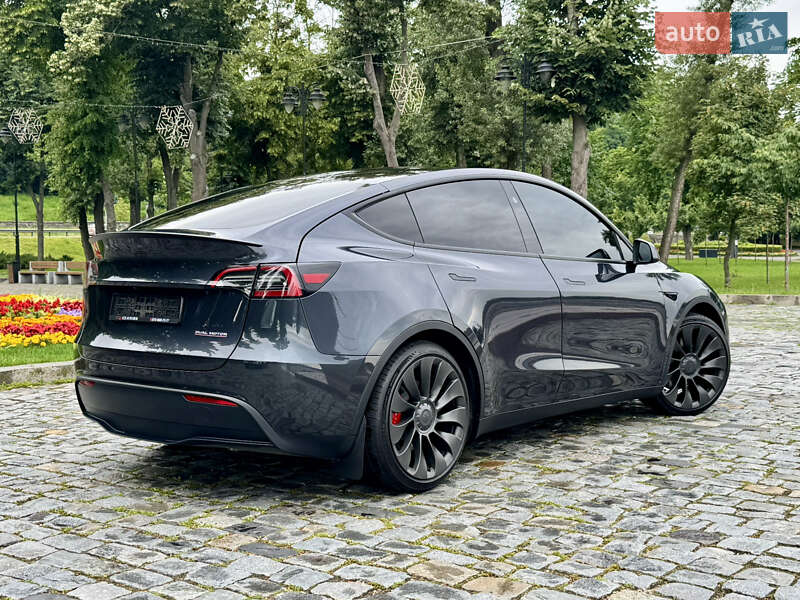 Внедорожник / Кроссовер Tesla Model Y 2024 в Киеве