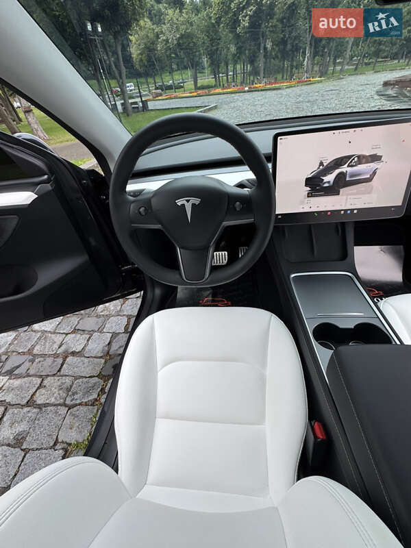 Внедорожник / Кроссовер Tesla Model Y 2024 в Киеве