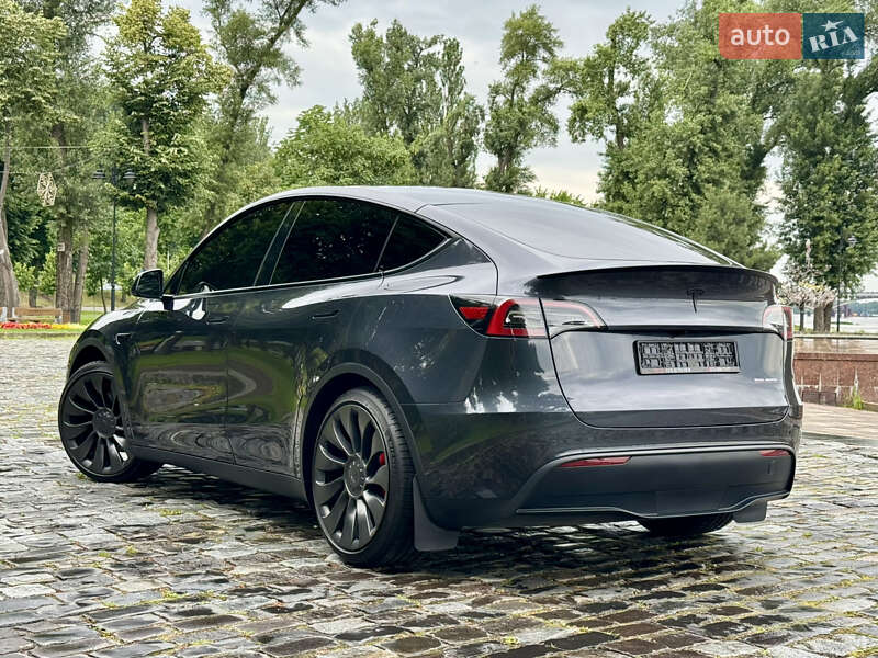 Внедорожник / Кроссовер Tesla Model Y 2024 в Киеве