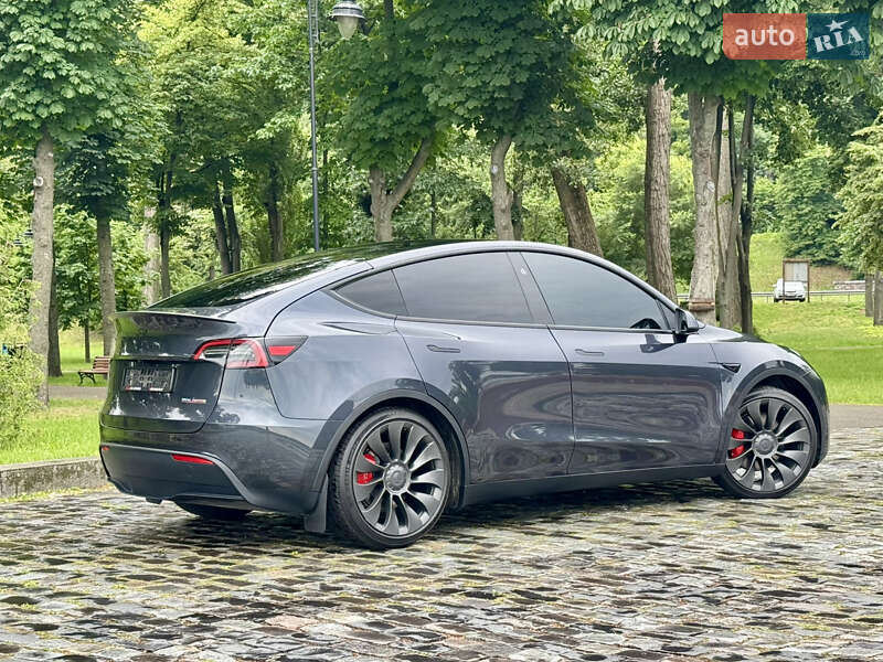 Внедорожник / Кроссовер Tesla Model Y 2024 в Киеве