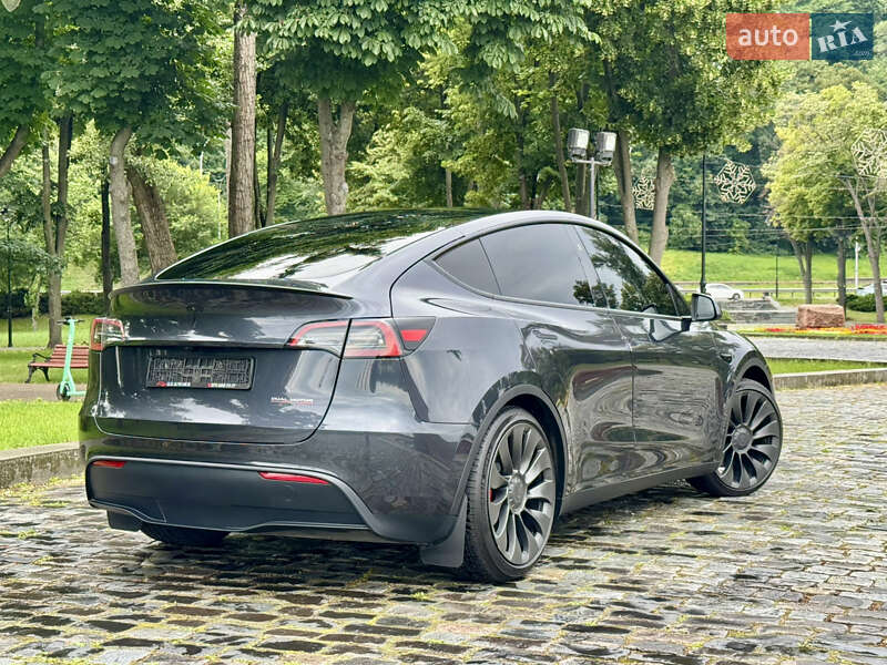 Внедорожник / Кроссовер Tesla Model Y 2024 в Киеве