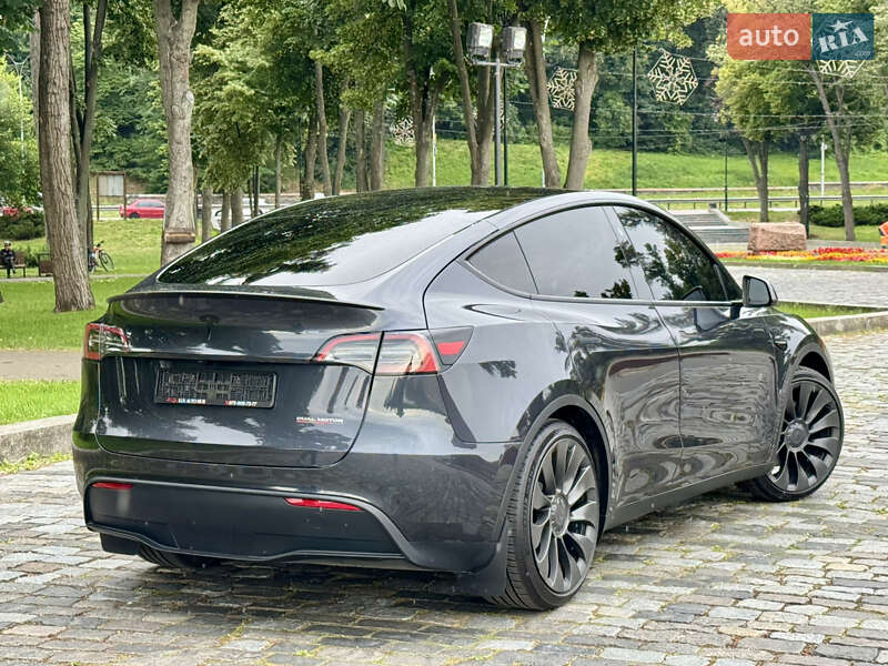 Внедорожник / Кроссовер Tesla Model Y 2024 в Киеве