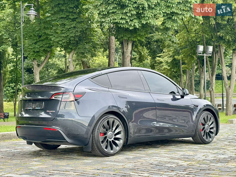 Внедорожник / Кроссовер Tesla Model Y 2024 в Киеве