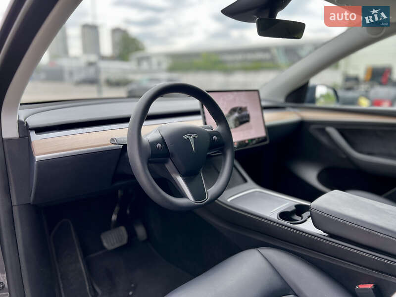 Внедорожник / Кроссовер Tesla Model Y 2024 в Киеве