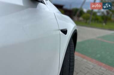 Внедорожник / Кроссовер Tesla Model Y 2021 в 