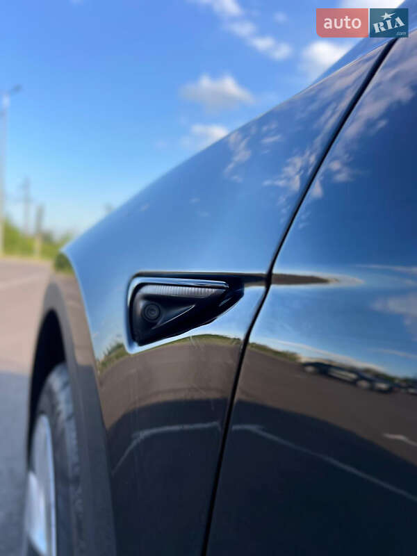 Внедорожник / Кроссовер Tesla Model Y 2023 в Ровно