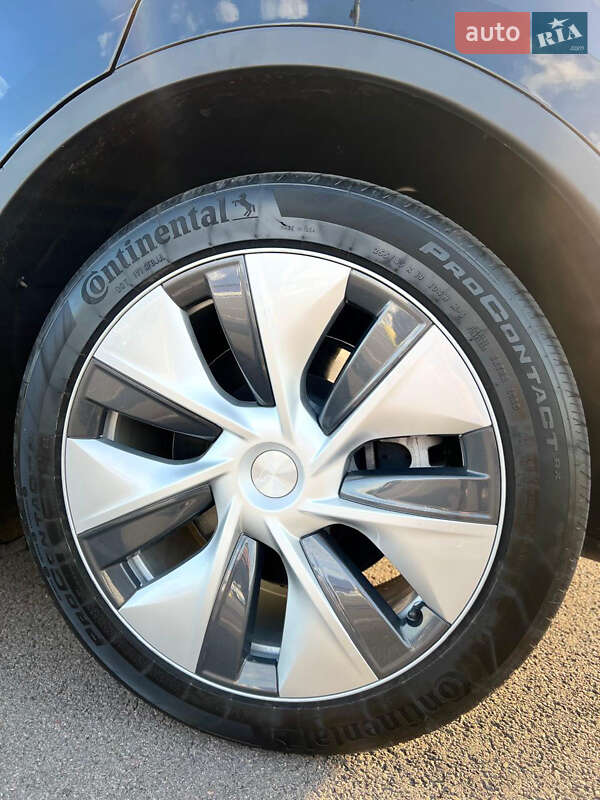 Внедорожник / Кроссовер Tesla Model Y 2023 в Ровно
