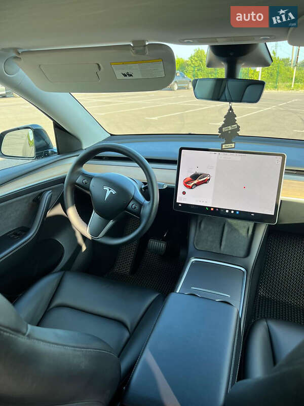 Внедорожник / Кроссовер Tesla Model Y 2023 в Ровно