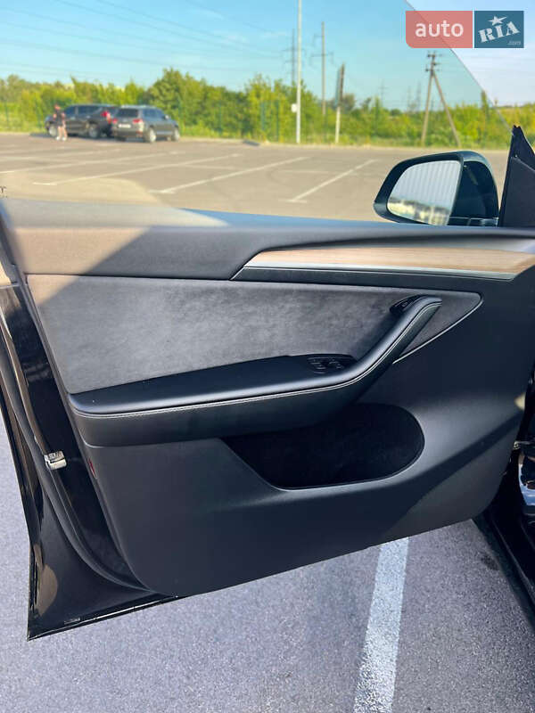 Внедорожник / Кроссовер Tesla Model Y 2023 в Ровно