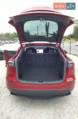 Внедорожник / Кроссовер Tesla Model Y 2024 в 