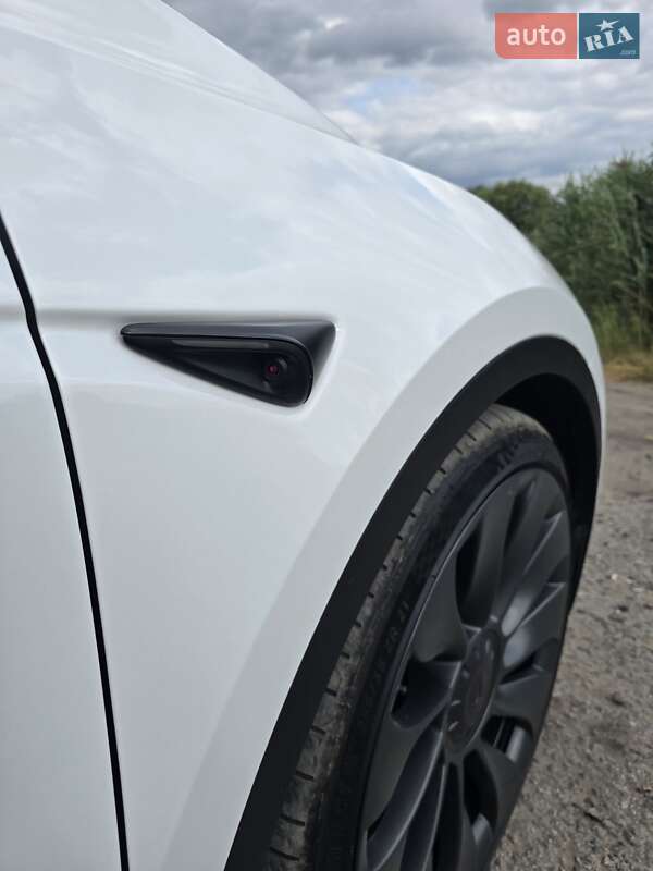 Внедорожник / Кроссовер Tesla Model Y 2023 в Львове