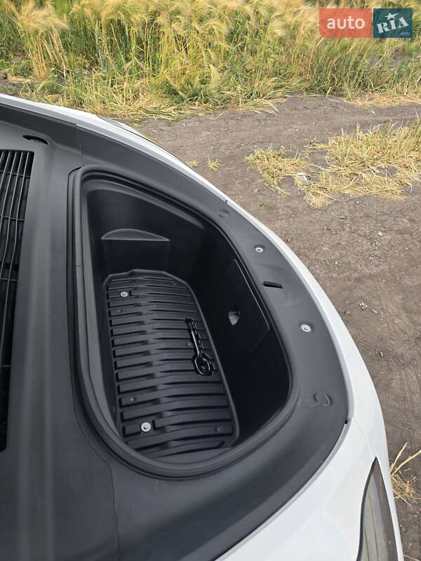 Внедорожник / Кроссовер Tesla Model Y 2023 в Львове