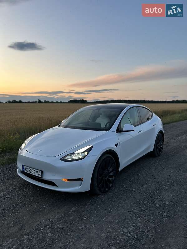 Tesla Model Y 2023