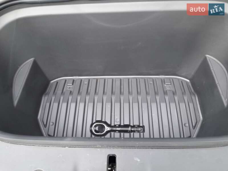 Внедорожник / Кроссовер Tesla Model Y 2024 в Ромнах фото 11 Внедорожник / Кроссовер Tesla Model Y 2024 в Ромнах