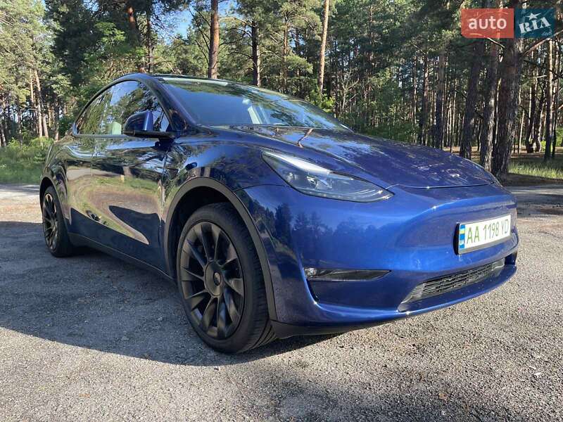 Внедорожник / Кроссовер Tesla Model Y 2023 в Киеве