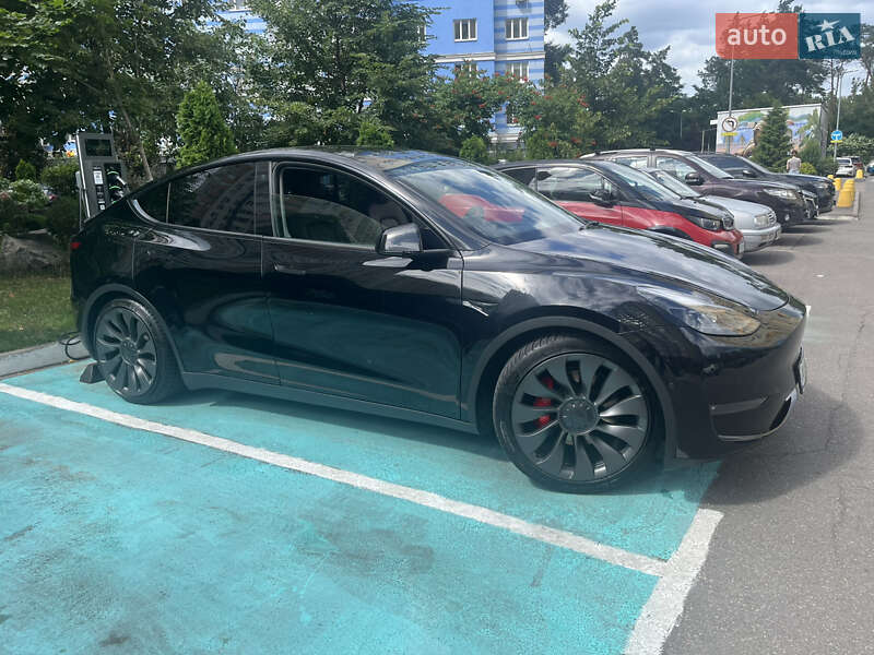 Внедорожник / Кроссовер Tesla Model Y 2022 в Киеве