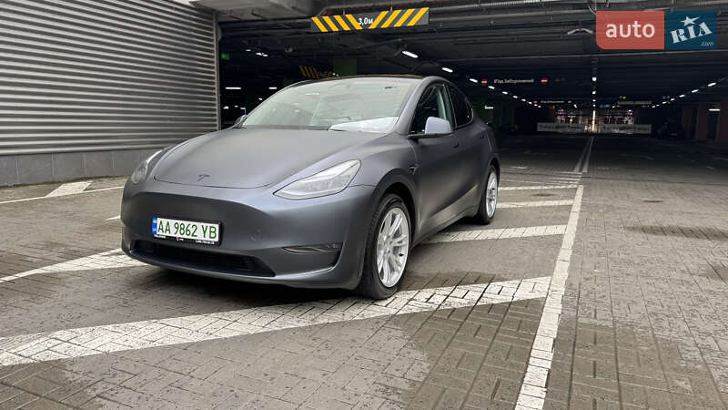 Tesla Model Y 2023