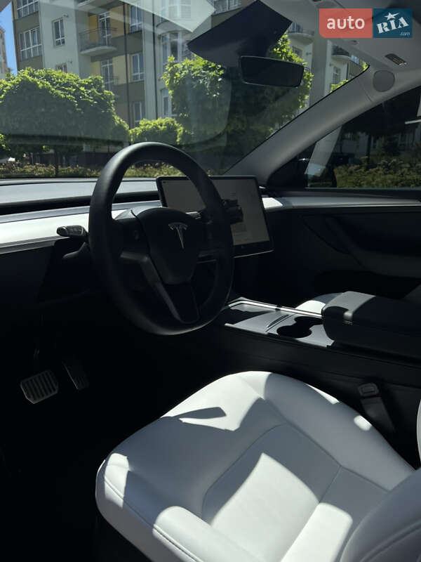 Внедорожник / Кроссовер Tesla Model Y 2023 в Ивано-Франковске