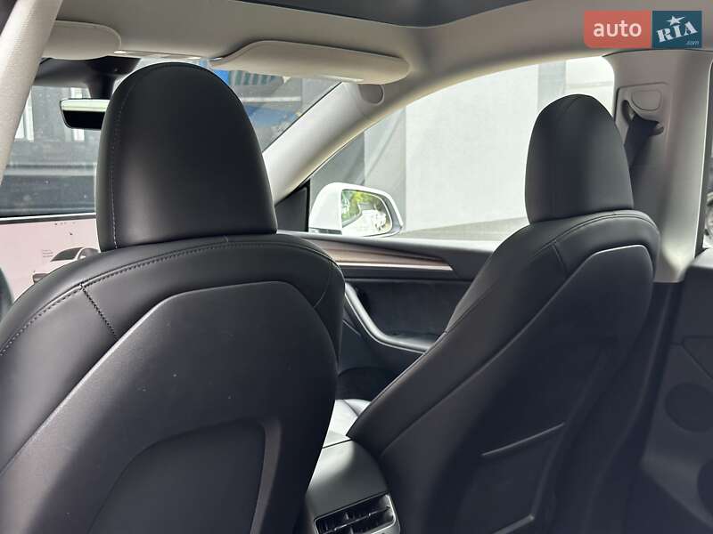 Внедорожник / Кроссовер Tesla Model Y 2023 в Киеве