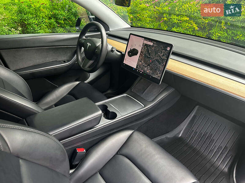 Внедорожник / Кроссовер Tesla Model Y 2021 в Киеве