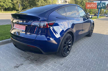Позашляховик / Кросовер Tesla Model Y 2024 в 