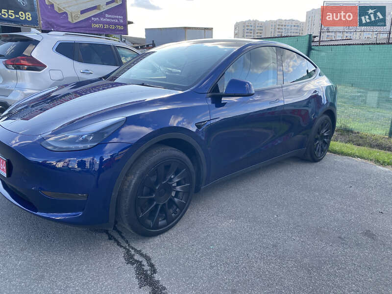 Внедорожник / Кроссовер Tesla Model Y 2024 в Киеве