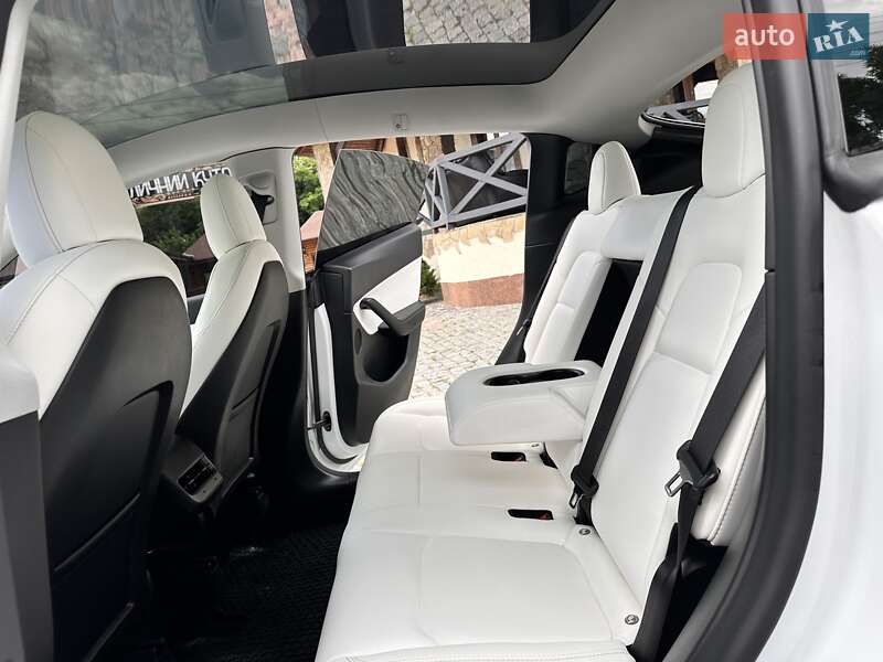 Внедорожник / Кроссовер Tesla Model Y 2021 в Киеве