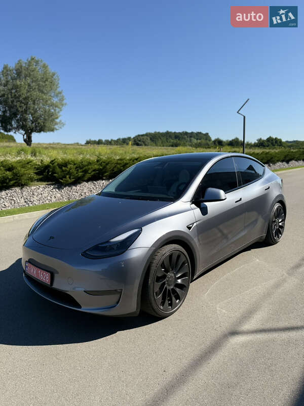 Tesla Model Y 2024