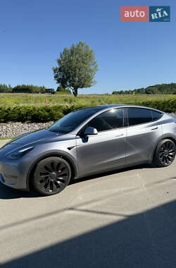 Внедорожник / Кроссовер Tesla Model Y 2024 в 
