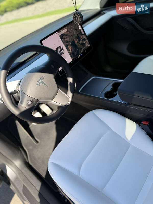 Внедорожник / Кроссовер Tesla Model Y 2024 в Киеве