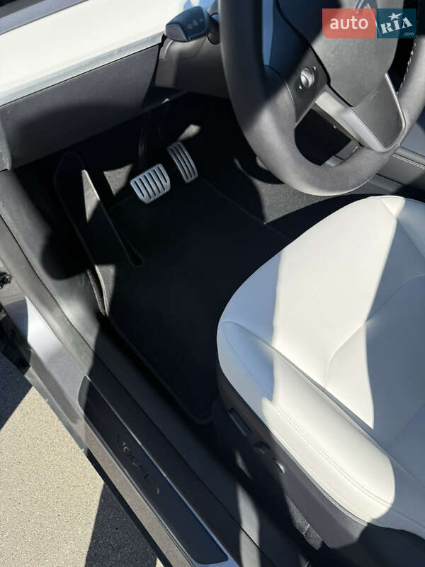 Внедорожник / Кроссовер Tesla Model Y 2024 в Киеве