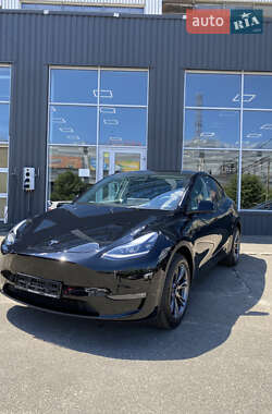 Позашляховик / Кросовер Tesla Model Y 2024 в 