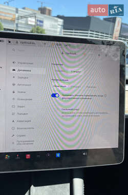 Позашляховик / Кросовер Tesla Model Y 2024 в 