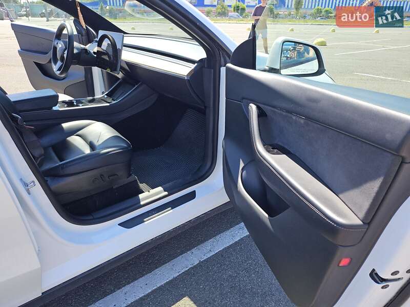Внедорожник / Кроссовер Tesla Model Y 2020 в Киеве