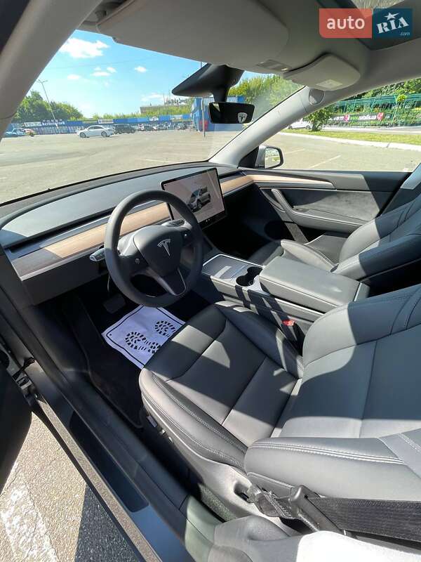 Внедорожник / Кроссовер Tesla Model Y 2023 в Киеве