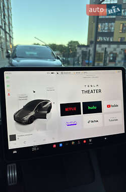 Внедорожник / Кроссовер Tesla Model Y 2024 в 
