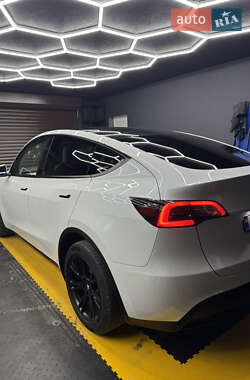 Позашляховик / Кросовер Tesla Model Y 2023 в 