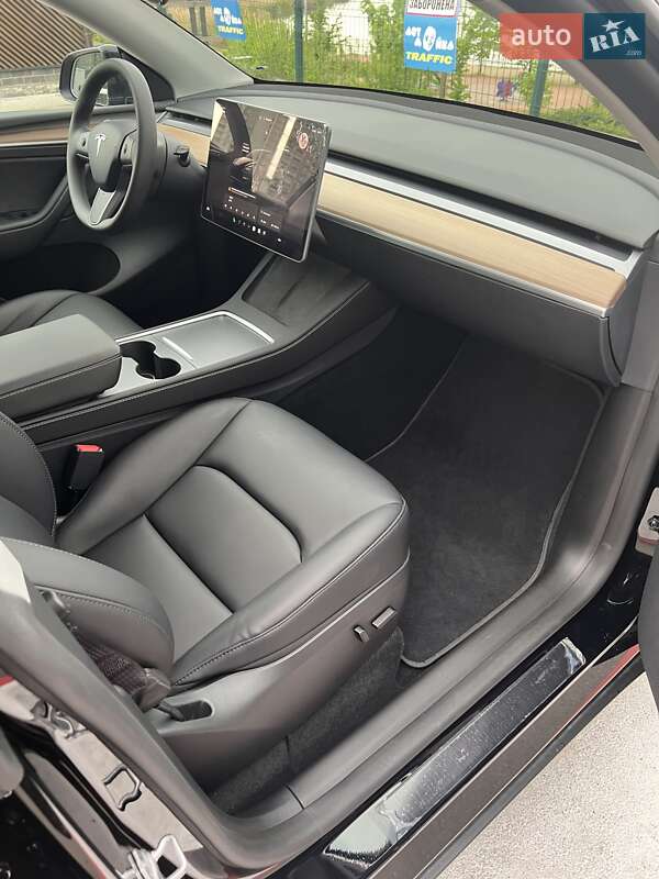 Внедорожник / Кроссовер Tesla Model Y 2024 в Киеве