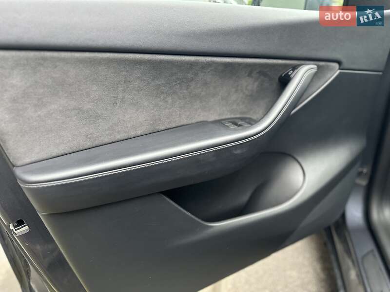 Внедорожник / Кроссовер Tesla Model Y 2022 в Львове