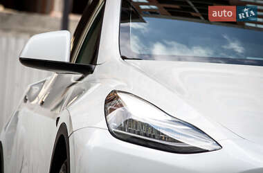 Позашляховик / Кросовер Tesla Model Y 2021 в 